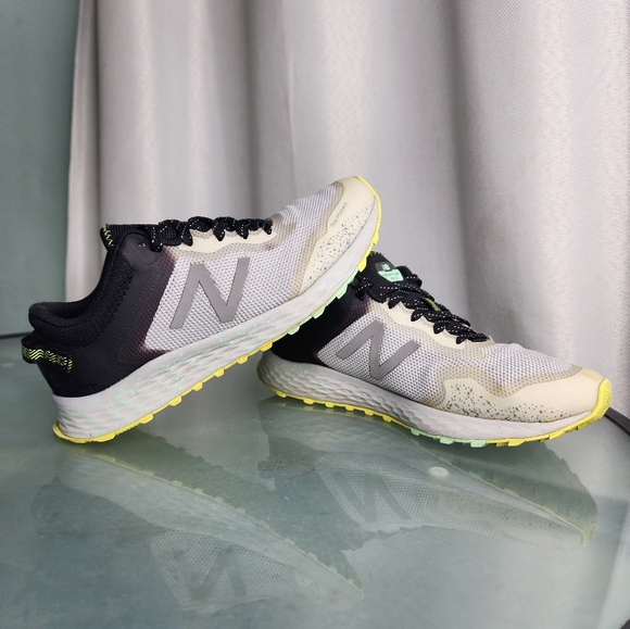 Women's New Balance Fresh Foam Arishi Trail v1 Running Shoes Size 8.5 - Picture 3 of 12